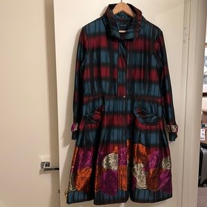 L Designer Samuel Dong Satin Coat